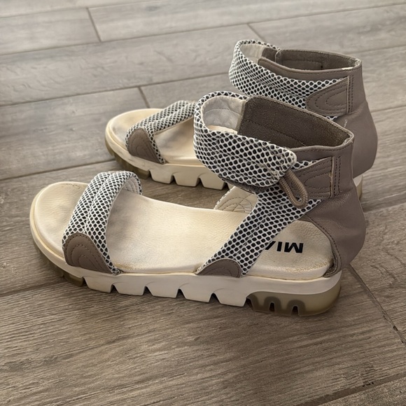 Mia platform sandals - Picture 3 of 3